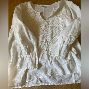 Mexican embroidered top thick cotton very white and pretty embroidery